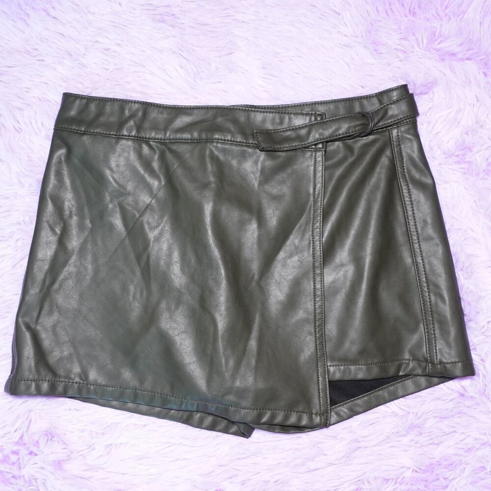 American Eagle Black Faux Leather Skort - Size 2 - NWT